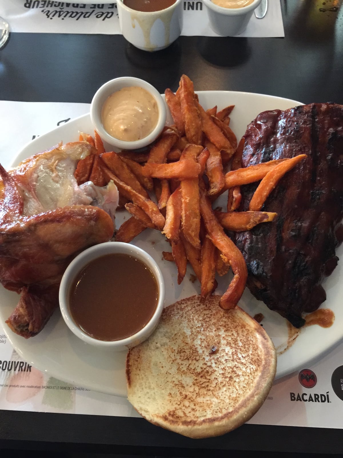 Sur une aire d'autoroute